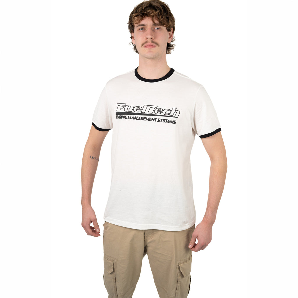 Camiseta Vintage FT — modelo vestindo a camiseta, vista frontal