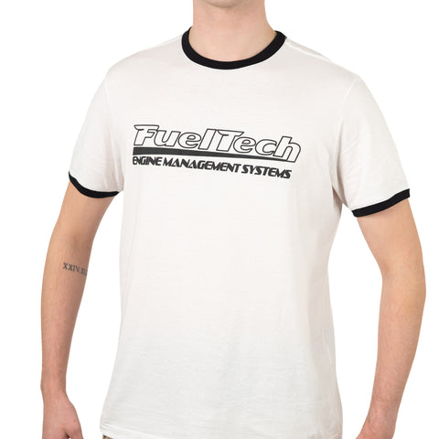 Camiseta Vintage FT — vista frontal do torso, logo FuelTech Engine Management Systems em silk gel relevo, gola e mangas com ribana contrastante
