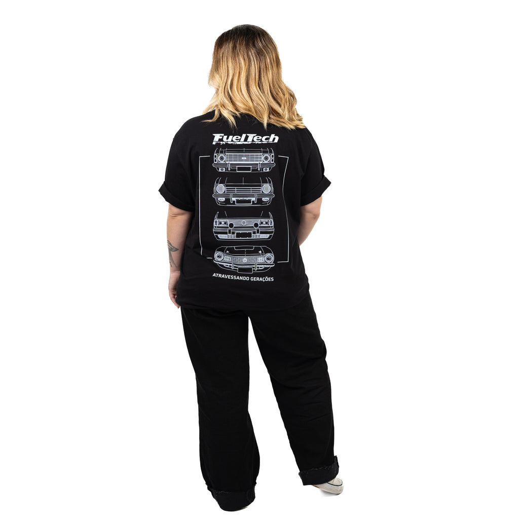 Camiseta Gerações FT preta - modelo feminino, costas