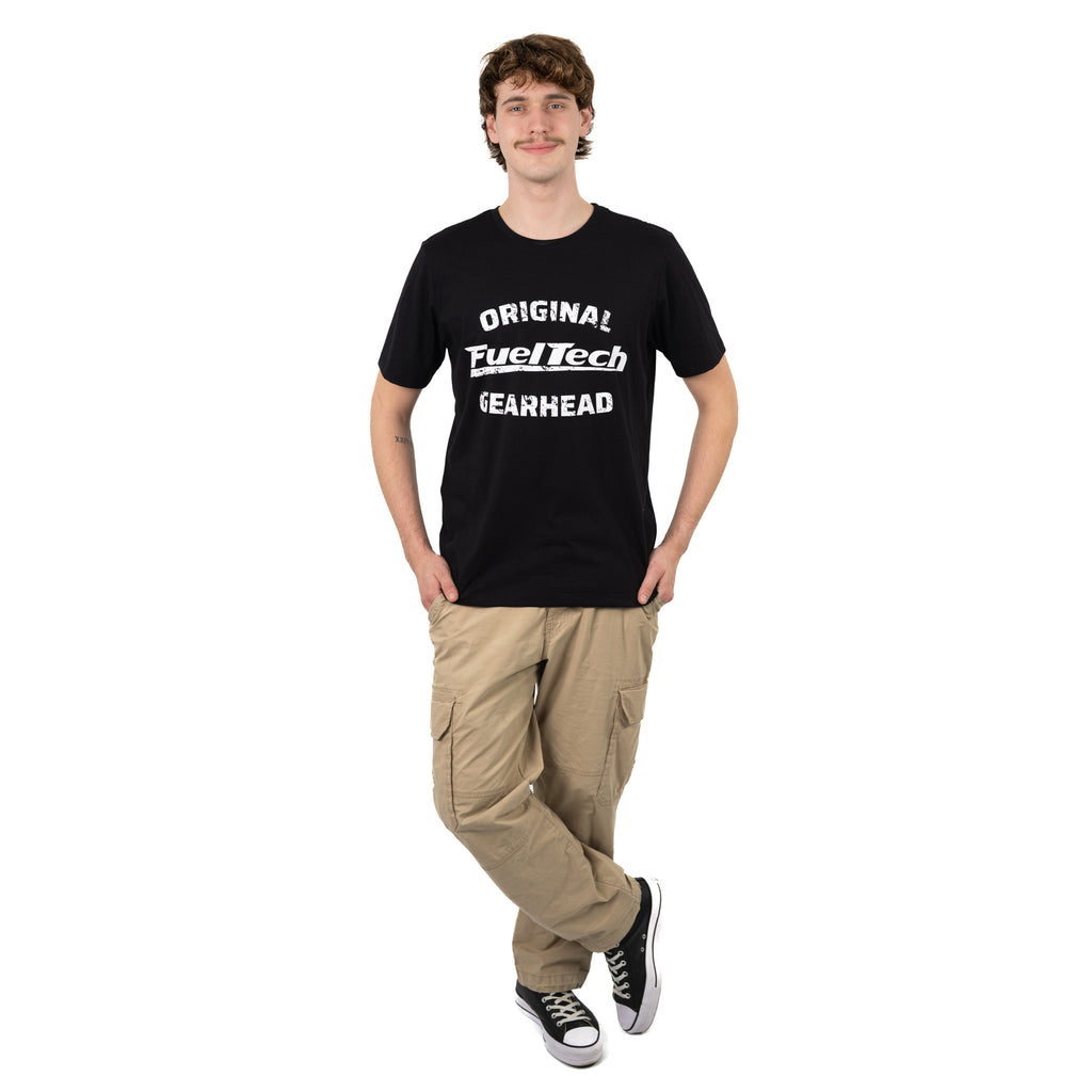 Camiseta New Gearhead FT preta - modelo masculino, corpo inteiro