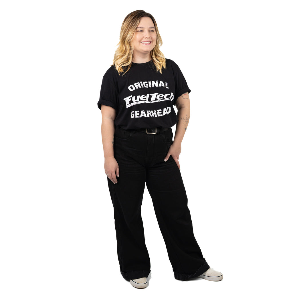Camiseta New Gearhead FT preta - modelo feminino, corpo inteiro